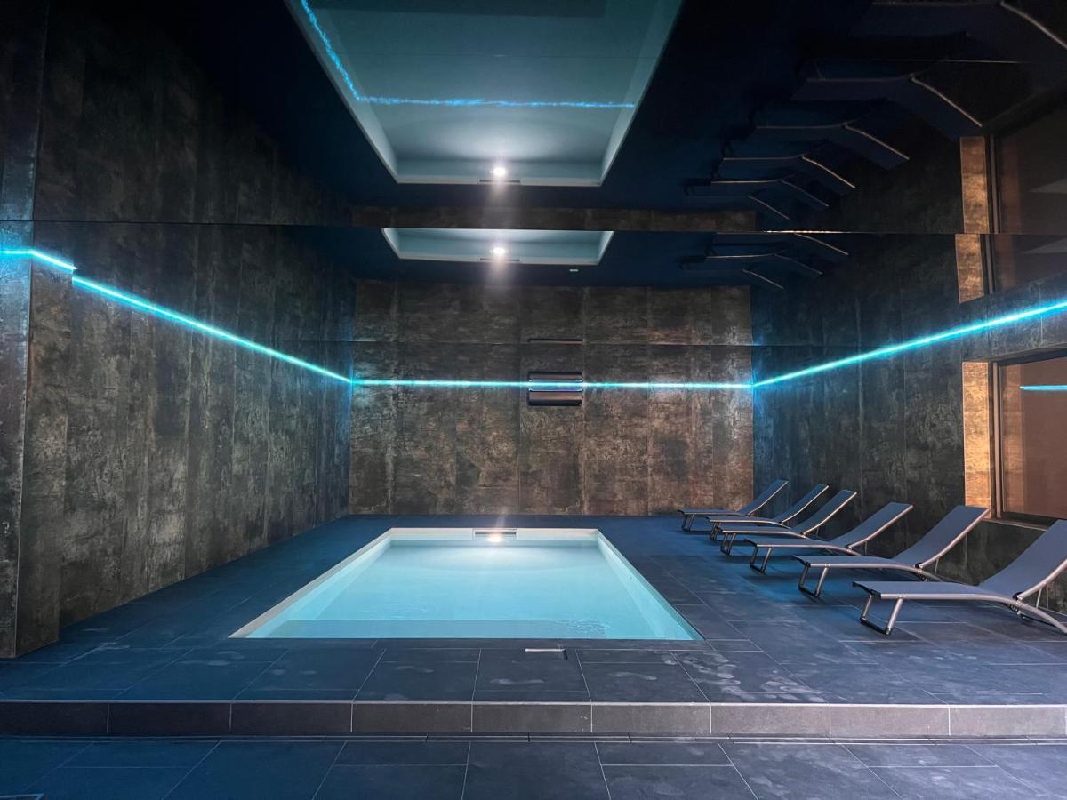 Villa 400m2 piscine intérieure chauffée Agde Exterior foto