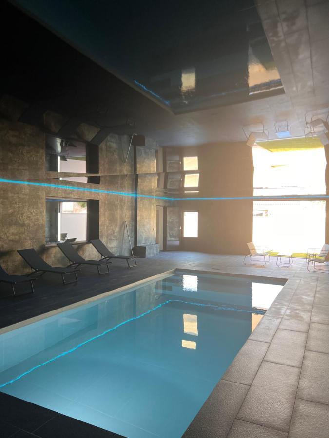 Villa 400m2 piscine intérieure chauffée Agde Exterior foto